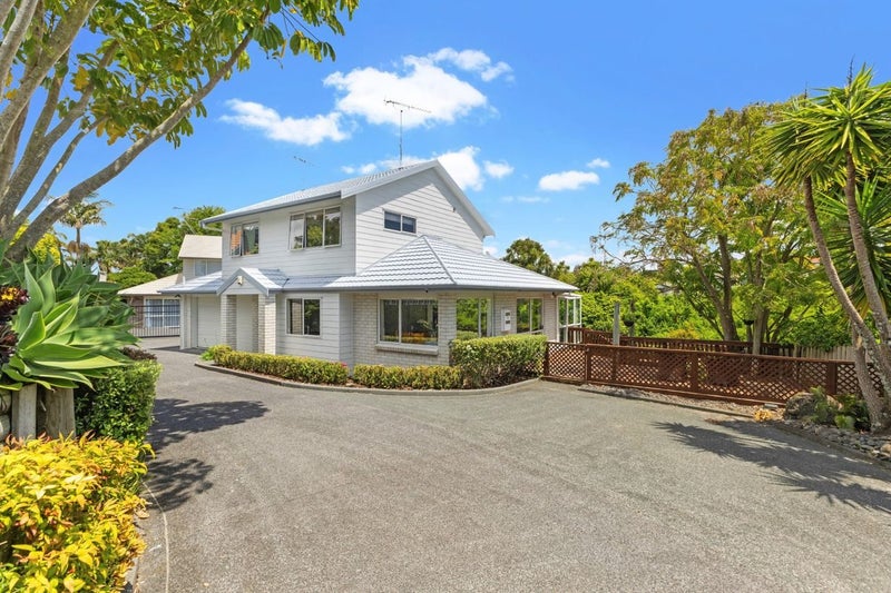 1/16 Woodview Rise, Botany Downs, Auckland - Carousel 1