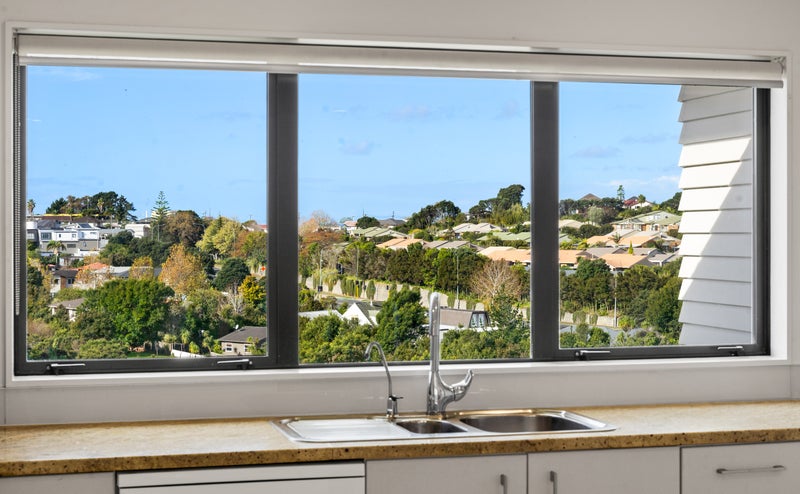 21 Trotting Terrace, Fairview Heights, Auckland - Carousel 2