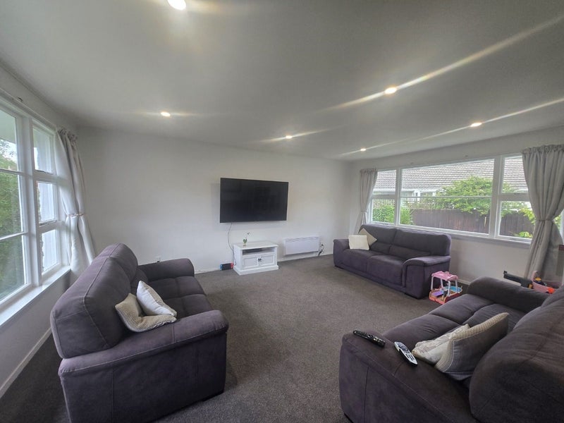 10 Lucienne Place, Hillsborough, Christchurch - Carousel 2