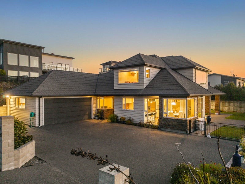 18 Kahurangi Heights, Aotea, Porirua - Carousel 1