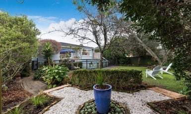 5 James Evans Drive, Northcote, Auckland - Carousel 1