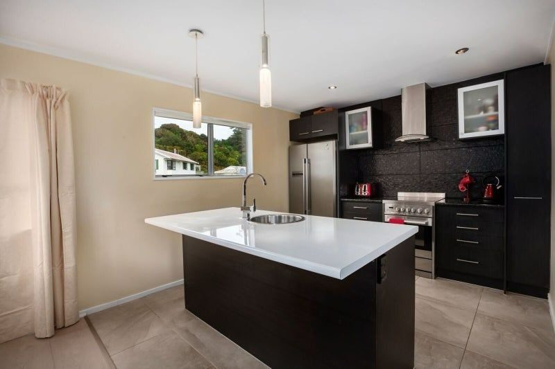 11 Adventure Drive, Whitby, Porirua - Carousel 2