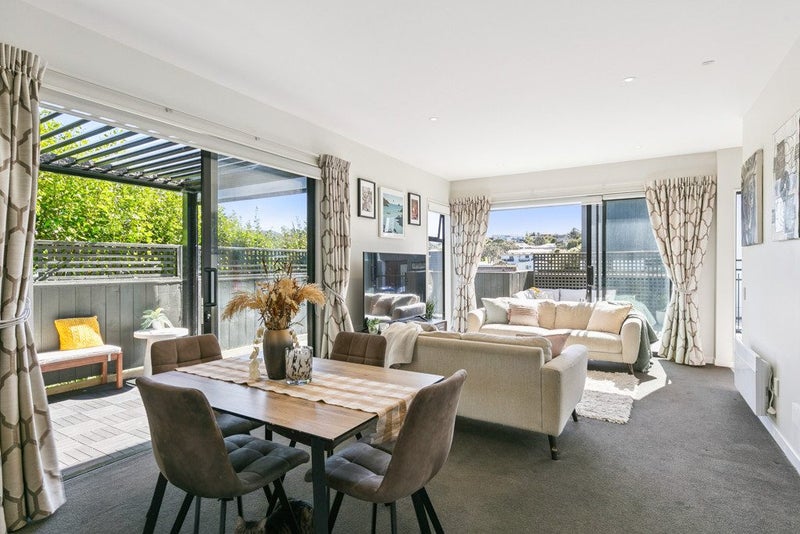 16/6 Oswald Crescent, Paparangi, Wellington - Carousel 1