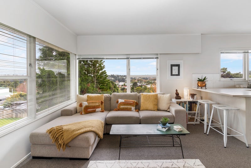2//23 Seaview Road, Glenfield, Auckland  - Carousel 2