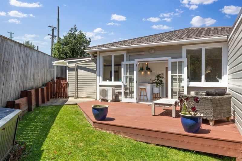 21 Richard Street, Titahi Bay, Porirua - Carousel 1