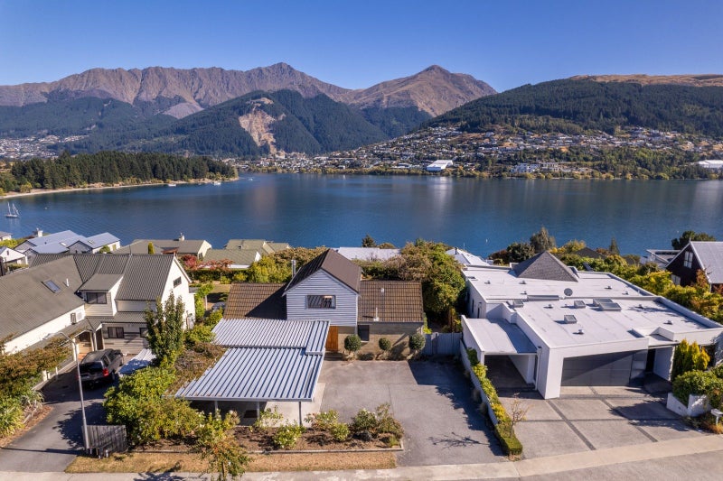 16 Oregon Drive, Kelvin Heights, Queenstown - Carousel 12