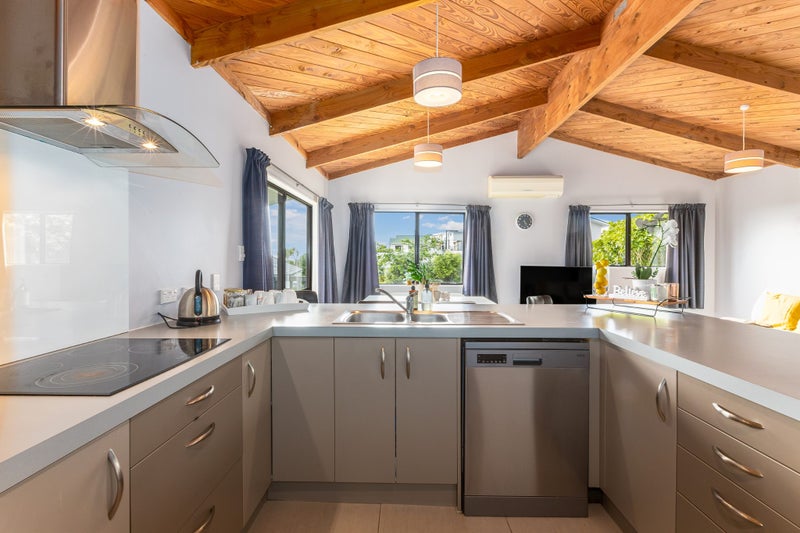 21 Doncaster Terrace, Ascot Park, Porirua - Carousel 2