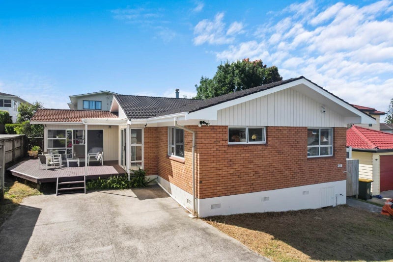 209 Forrest Hill Road, Forrest Hill, Auckland - Carousel 1