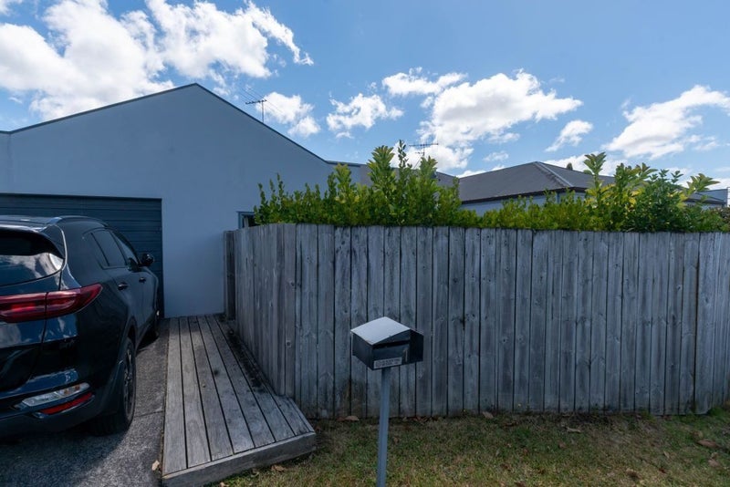 1 Pyrite Street, Westgate, Auckland - Carousel 8