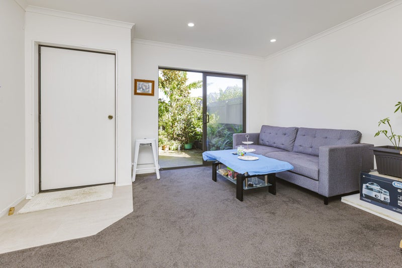 1 Beardmore Lane, Papakura, Papakura - Carousel 1