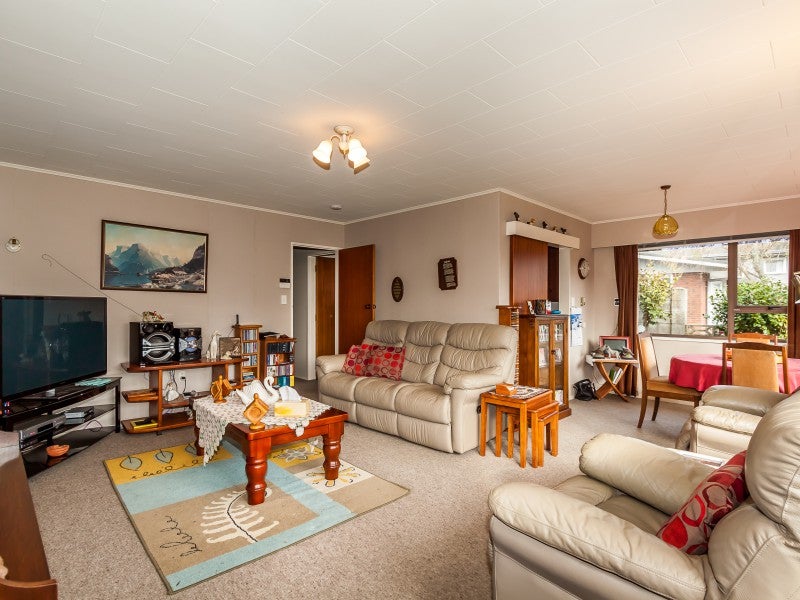 1A Redwood Grove, Hokowhitu, Palmerston North - Carousel 2
