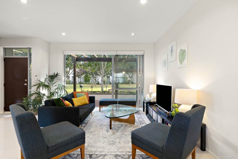 81 Popokatea Drive, Takanini, Auckland - Carousel 1