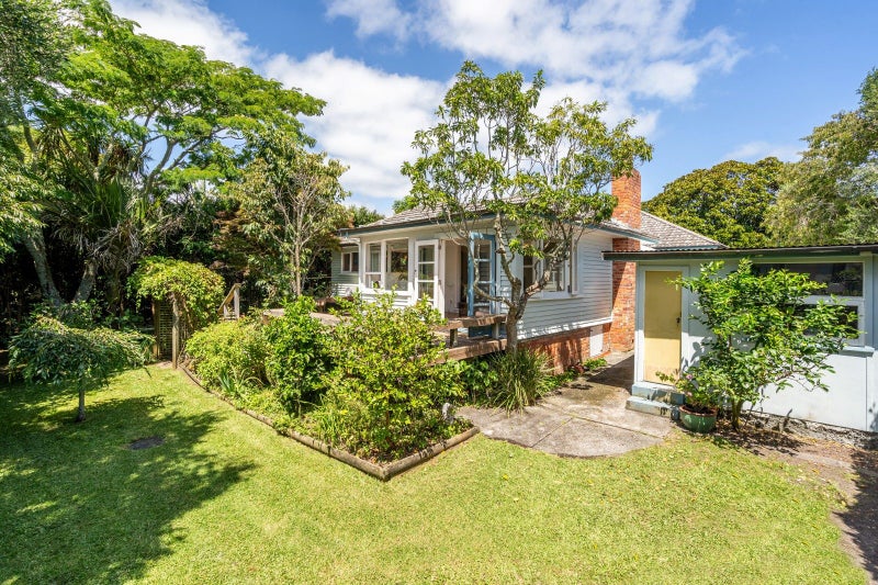 2/12 Maleme Avenue, Belmont, Auckland - Carousel 2