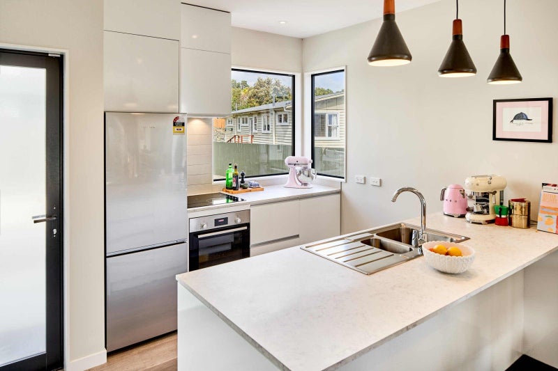 9/6 Oswald Crescent, Paparangi, Wellington - Carousel 2