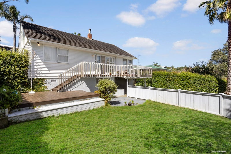 5 Shanaway Rise, Hillcrest, Auckland - Carousel 2