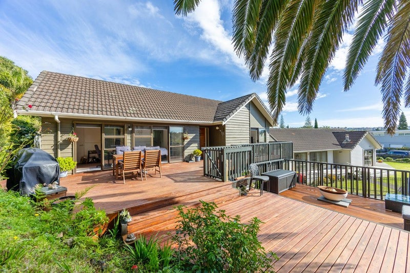 66B The Circle, Manly, Whangaparaoa - Carousel 1