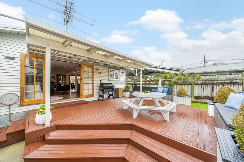 8 Sutherland Avenue, Silverstream, Upper Hutt - Carousel 2