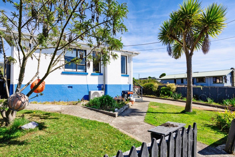 83 Shannon Street, Bluff - Carousel 17