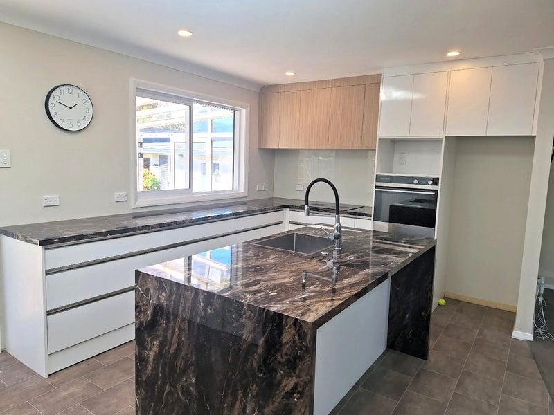 18 Craig Grove, Elderslea, Upper Hutt - Carousel 2