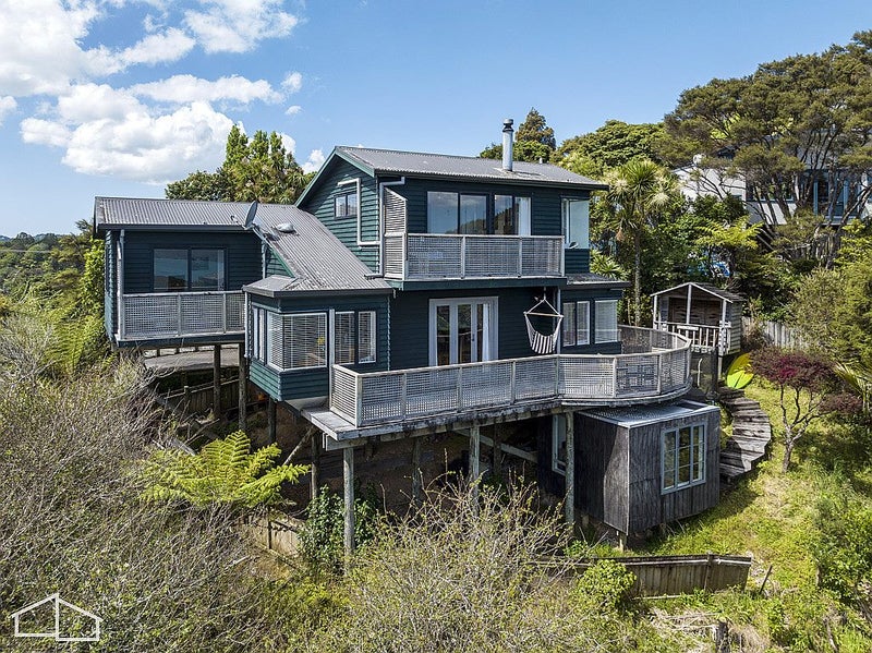 155 Victory Road, Laingholm, Auckland - Carousel 1