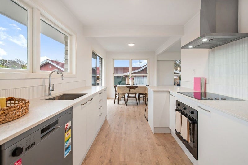 42 Ray Small Drive, Pahurehure, Papakura - Carousel 2