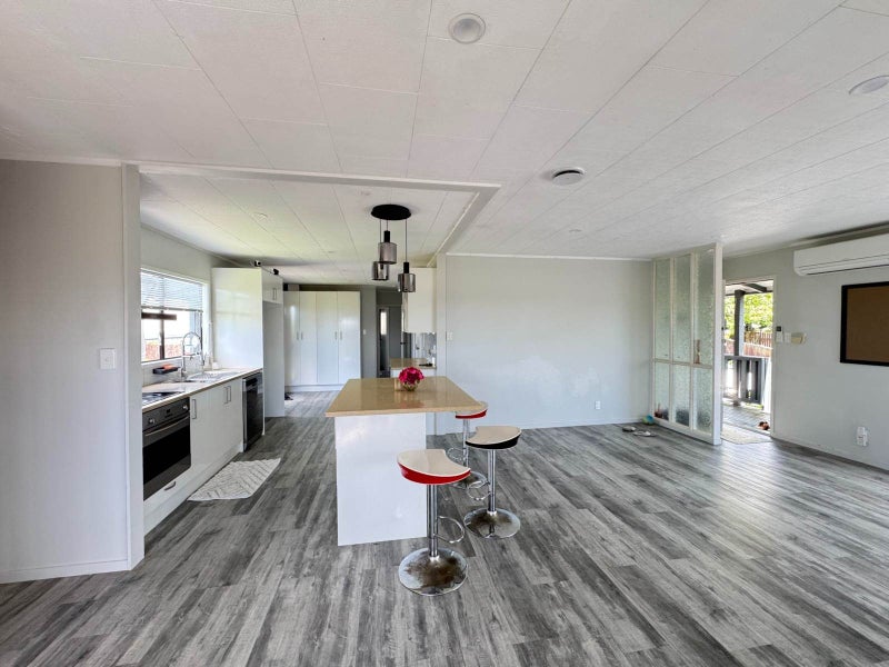 12 Bundena Place, Clendon Park, Auckland - Carousel 1