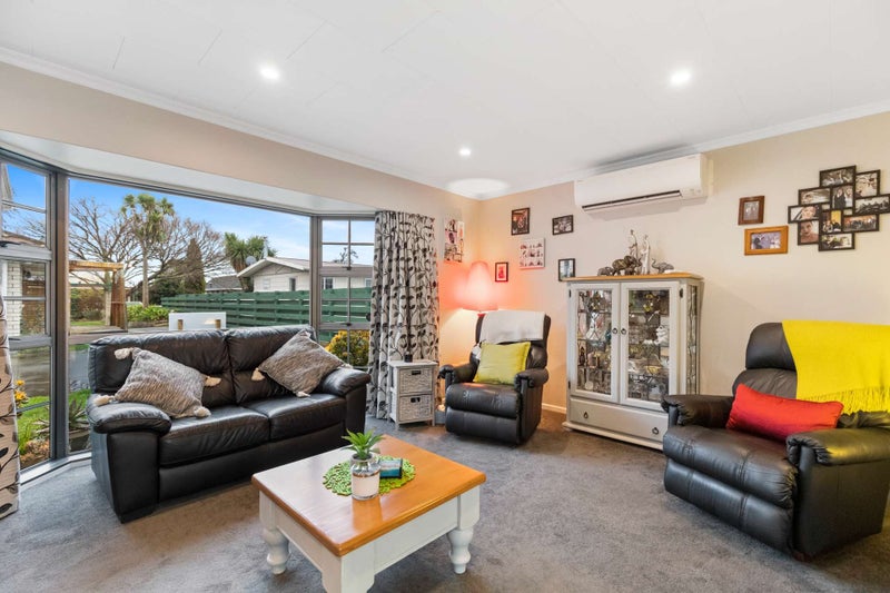 2/4 Meadowbrook Drive, Cloverlea, Palmerston North - Carousel 2
