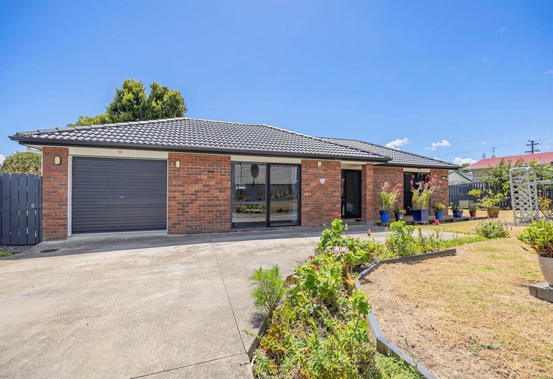 52 Hobart Crescent, Wattle Downs, Auckland - Carousel 1