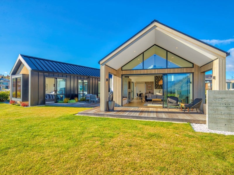 8 Kereru Crescent, Wanaka, Queenstown - Carousel 1