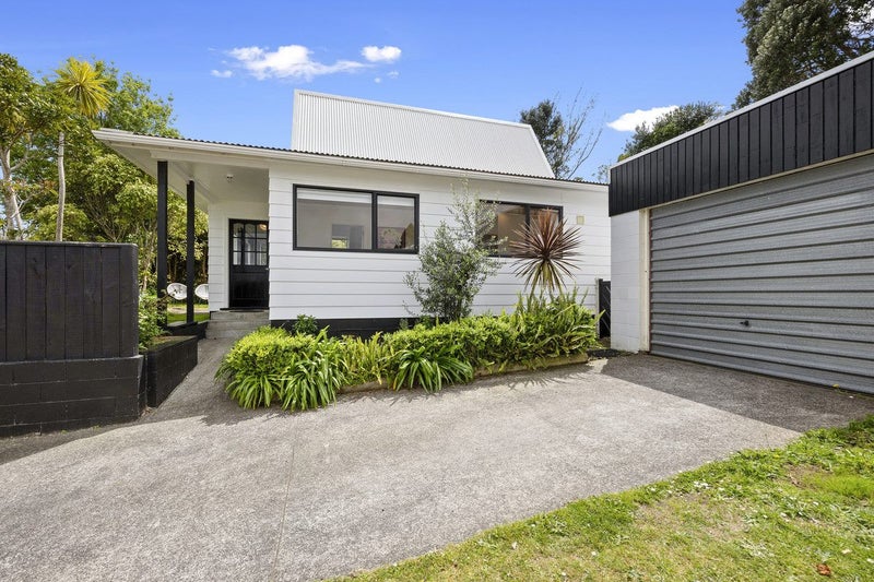 2A La Salle Drive, Westown, New Plymouth - Carousel 1