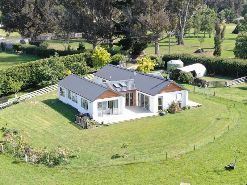 262 Main Road, EAST TAIERI, MOSGIEL - Carousel 2