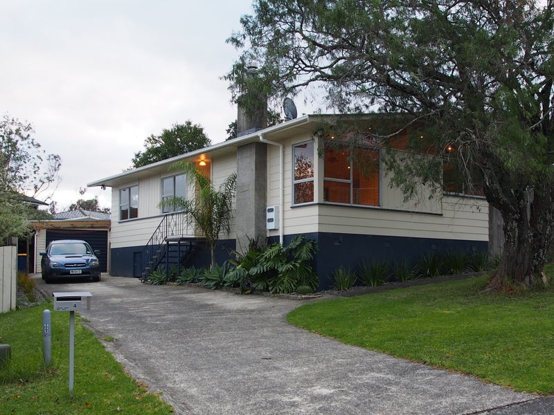 4 Verena Place, Green Bay, Auckland - Carousel 1