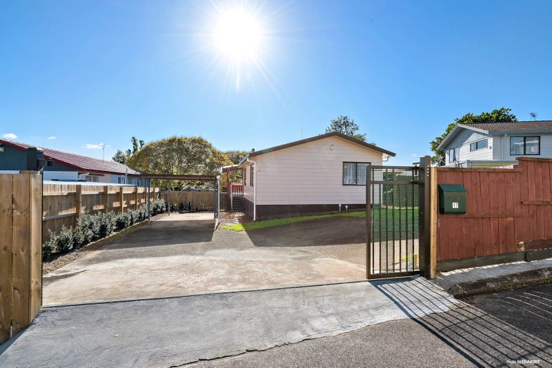 17 Borich Road, Sunnyvale, Auckland - Carousel 1