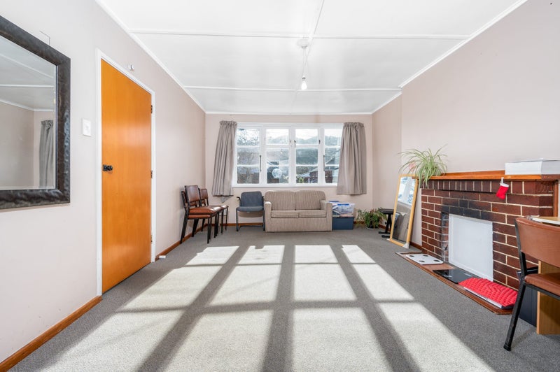 4 Langford Street, Naenae, Lower Hutt - Carousel 2