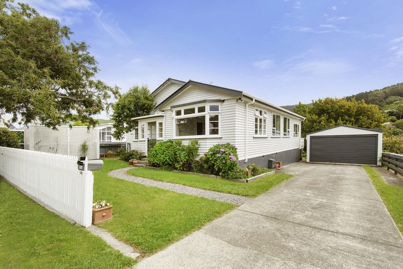22 Ngatitoa Street, Tawa, Wellington - Carousel 1