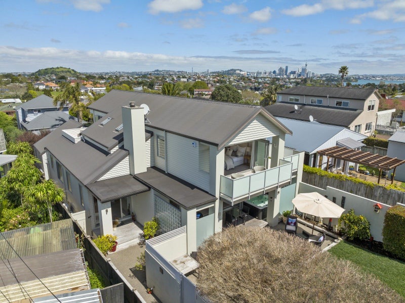 39 Williamson Avenue, Belmont, Auckland - Carousel 1