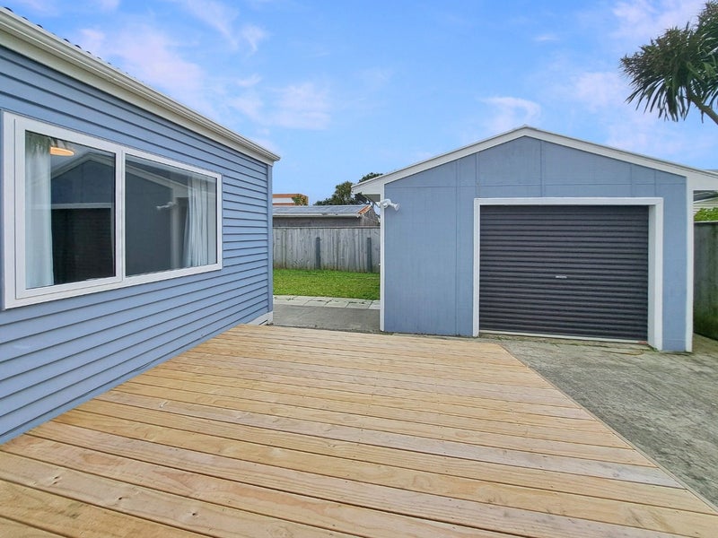 221 The Esplanade, Petone, Lower Hutt - Carousel 13