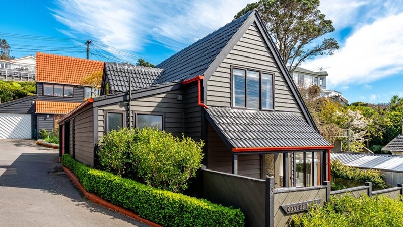 1/8 Roscoe Terrace, Wadestown, Wellington - Carousel 1
