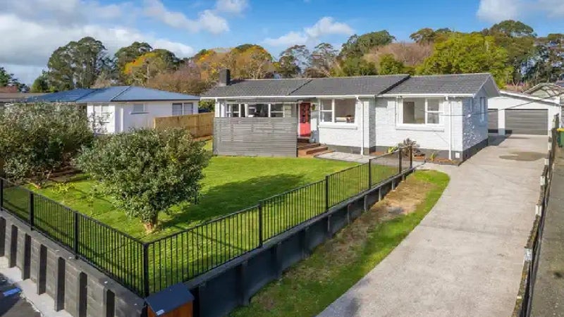 7 Manapouri Place, Glenview, Hamilton - Carousel 1