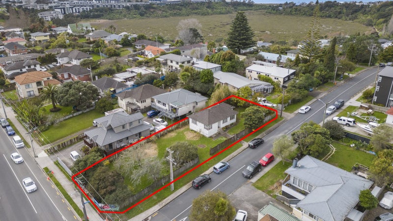 31 College Road, Northcote, Auckland - Carousel 1