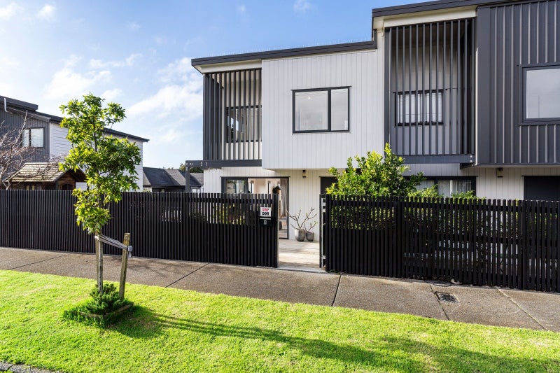 8 Lyndhurst Street, Wai o Taiki Bay, Auckland - Carousel 1