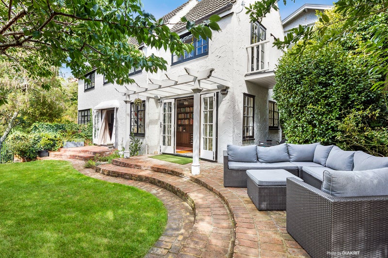 100 Glenmore Street, Kelburn, Wellington - Carousel 2