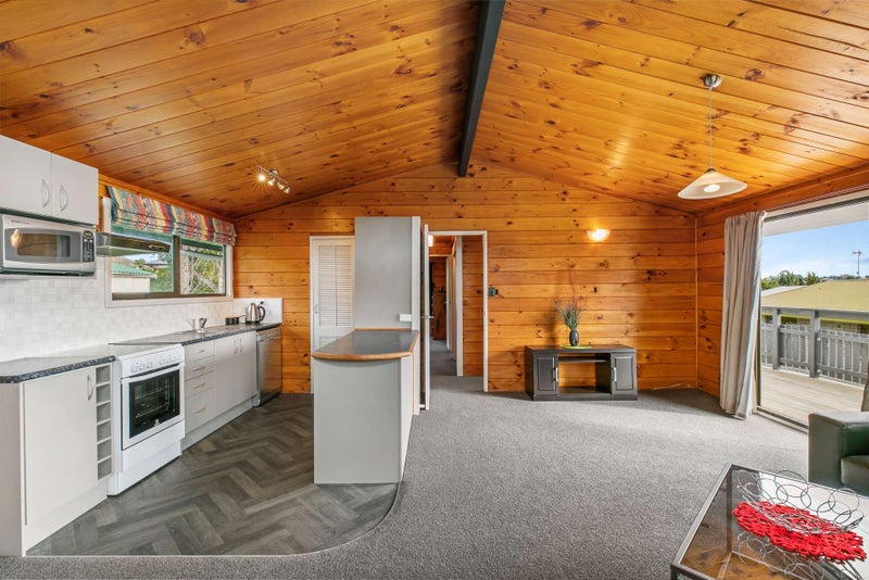 50 Cumberland Crescent, Welcome Bay, Tauranga - Carousel 1