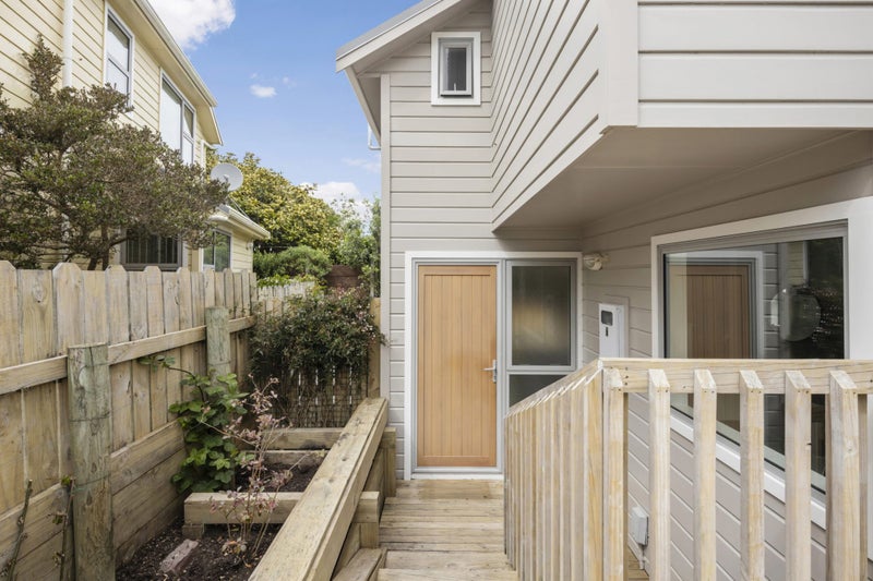 6B Mills Road, Brooklyn, Wellington - Carousel 1
