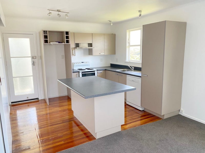 43 Lynda Avenue, Paparangi, Wellington - Carousel 1