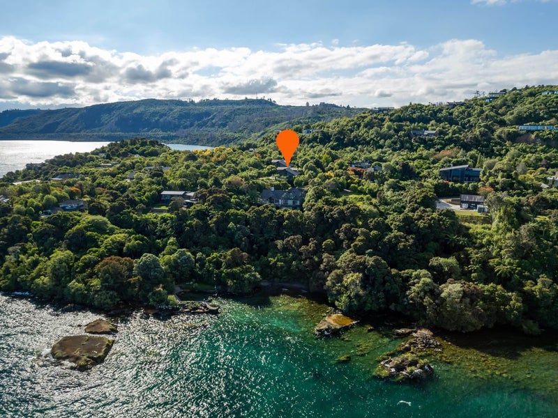 2/8 Whakamoenga Point, Taupo, Taupō - Carousel 2