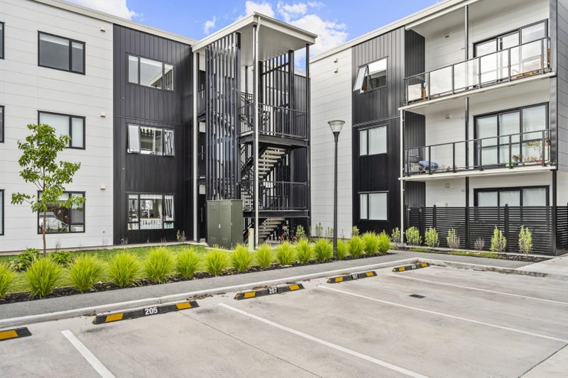 102/17 Vialou Street, Hamilton Central, Hamilton - Carousel 13