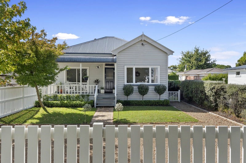 52 Galloway Street, Hamilton East, Hamilton - Carousel 1
