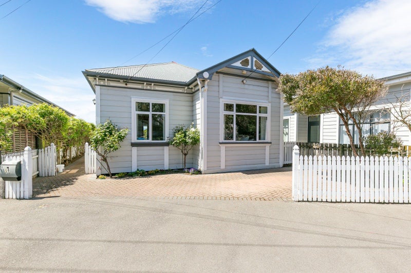 59 Queens Drive, Lyall Bay, Wellington - Carousel 1