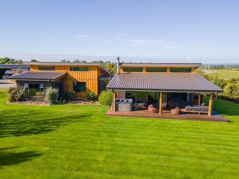 21 Pekapeka Lane, Geraldine, Geraldine - Carousel 1